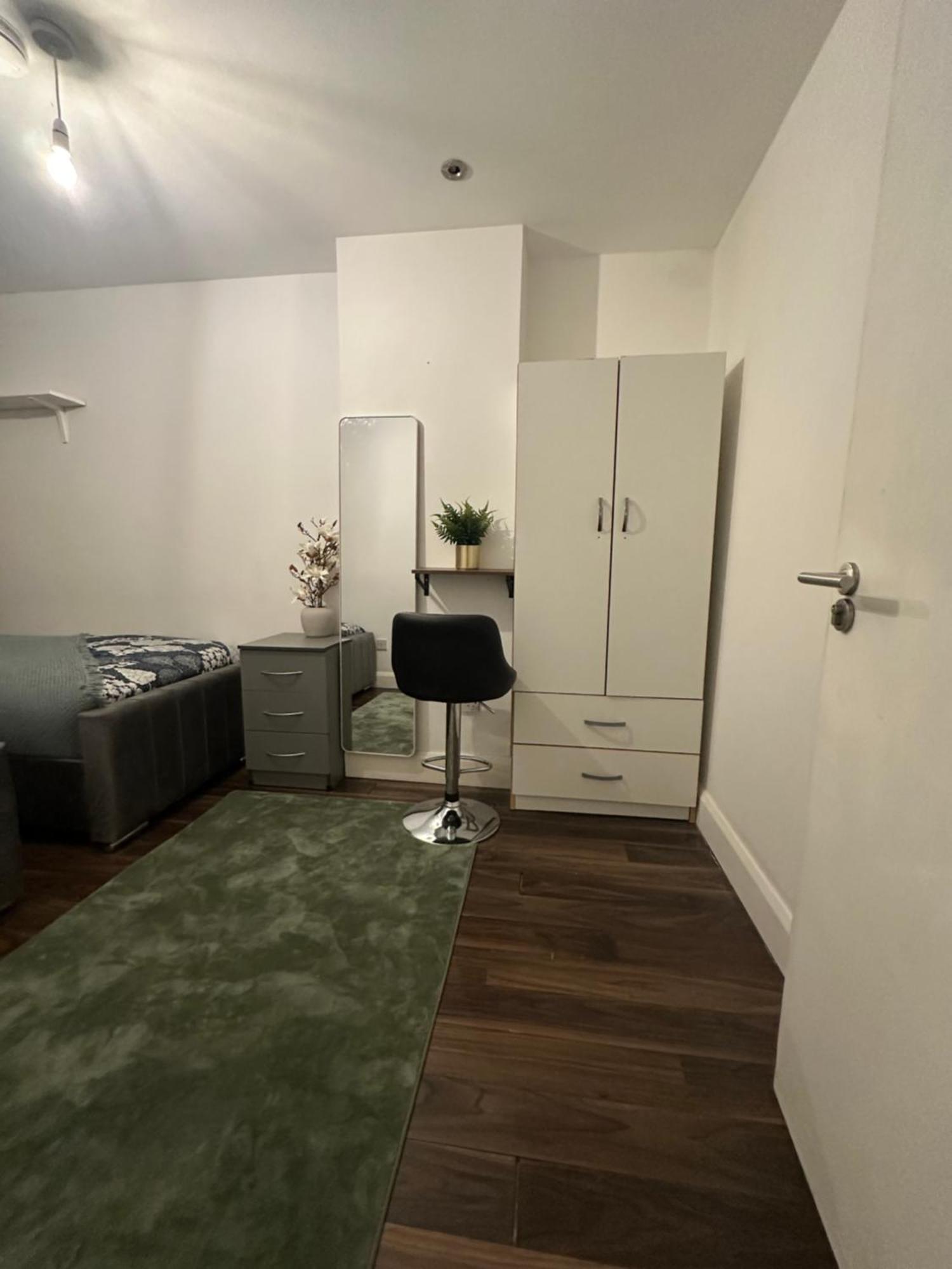 Luxury 2 Bed In Kingscross, St Pancras! With Parking Apartment *