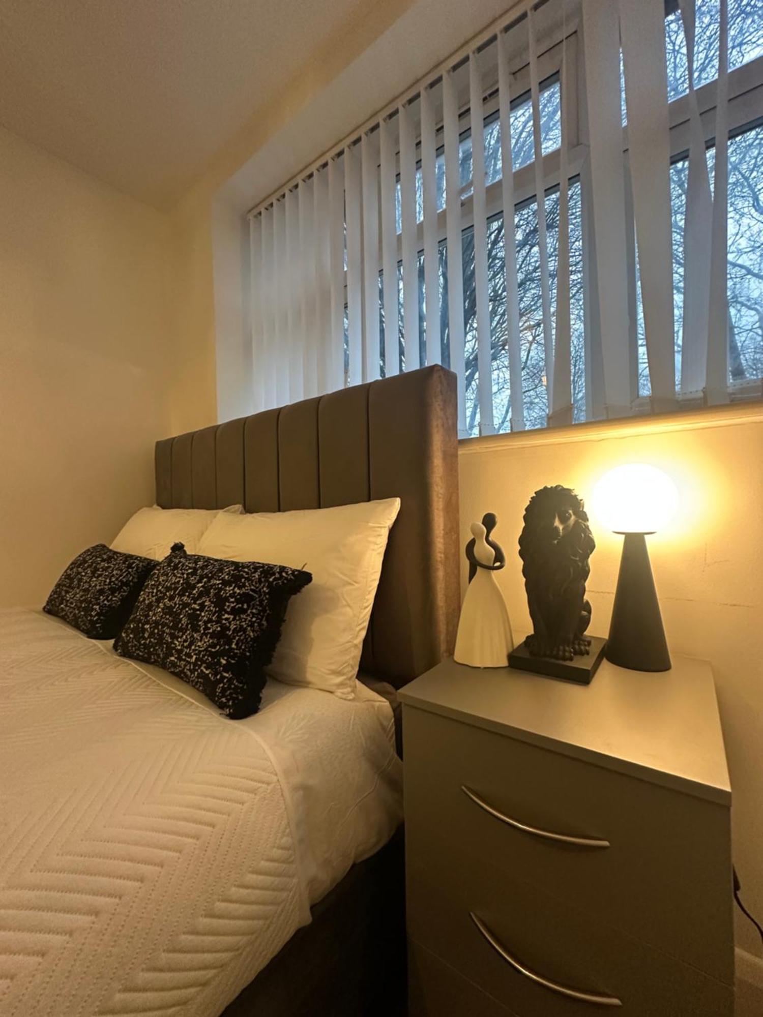 Luxury 2 Bed In Kingscross, St Pancras! With Parking * London